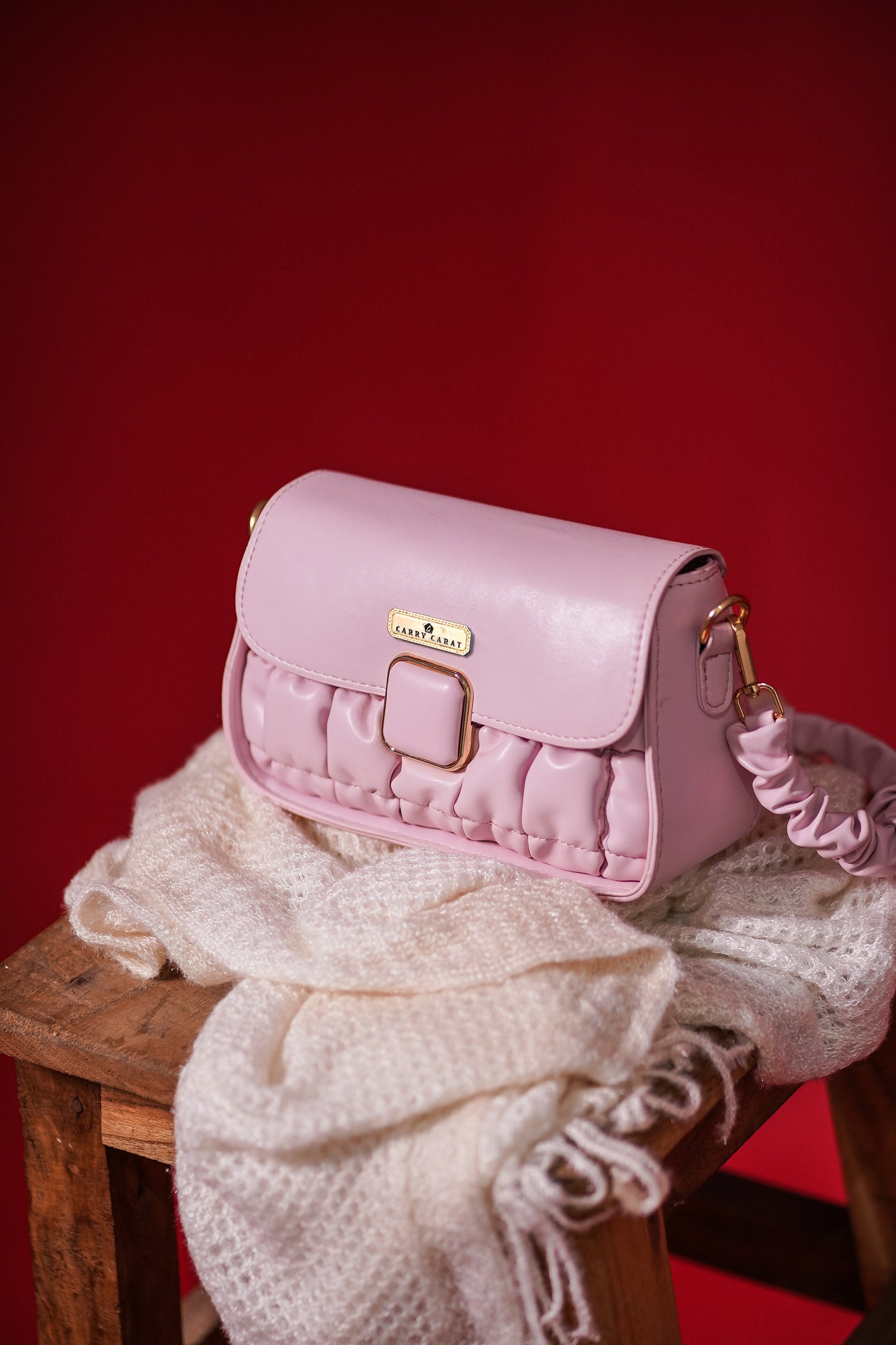 Carry Carat sqaure sling bag